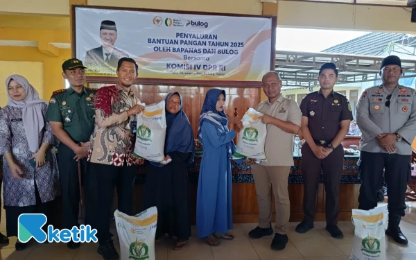 Eko Wahyudi dan Bulog Bojonegoro Salurkan Bantuan Beras untuk PBP di Tuban: Jangan Dijual!
