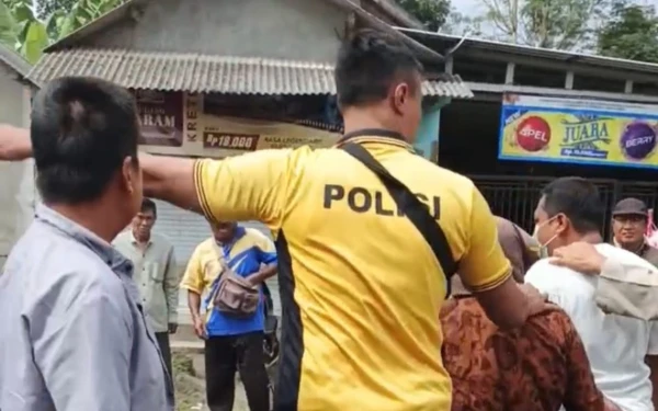 Thumbnail Berita - Sempat Nyaris Diamuk Massa, Kakak Beradik Pencuri Baju Toko di Jember Dimaafkan Pemilik karena Kasihan