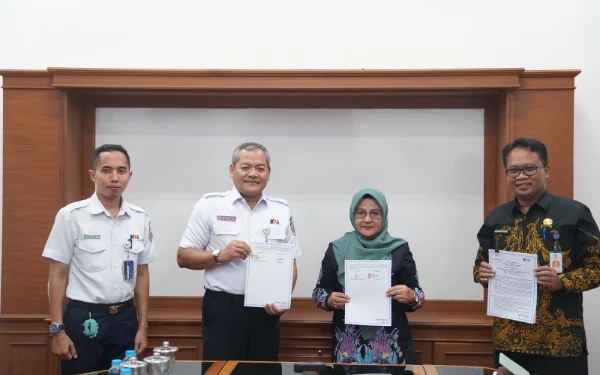 Thumbnail Berita - Sinergi Pelayanan dan Pengelolaan Aset, KAI Daop 7 Madiun Teken MoU dengan Pemkab Magetan