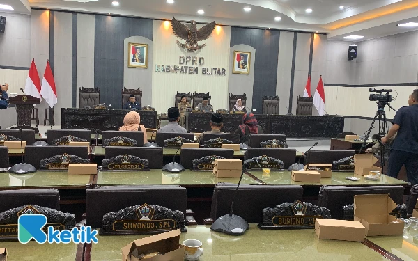 Rapat Paripurna DPRD Blitar Batal, Rakyat Terancam Jadi Korban 'Matahari Kembar'