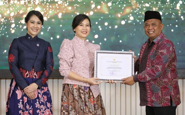 Thumbnail Berita - Sleman Raih Penghargaan Kabupaten Layak Anak, Bupati Harda: Ini Hasil Kerja Kita