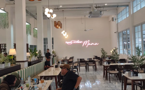 Thumbnail Berita - Pempek Mama Musi Buka Cabang Keempat di Jalan Kapten Arivai, Usung Konsep Restoran Modern