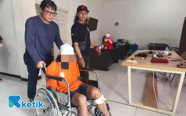 Thumbnail Berita - Melawan Petugas saat Ditangkap, Pencuri Laptop di Kota Batu Dihadiahi Timah Panas