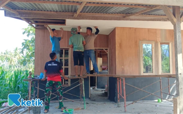 Thumbnail Satgas TMMD Kodim 0108/Agara Gotong Royong Renovasi Rumah Warga Desa Rikit Bur