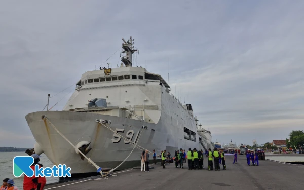 Thumbnail KRI Surabaya 591 Kapal Perang VVIP Jadi Saksi Sejarah Upacara Pramuka Jatim, Intip Spesifikasinya!