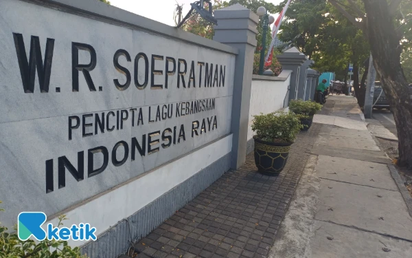 Thumbnail Berita - Menengok Makam Pencipta Indonesia Raya WR Soepratman, Dekat Pembuangan Sampah hingga Minim Penerangan