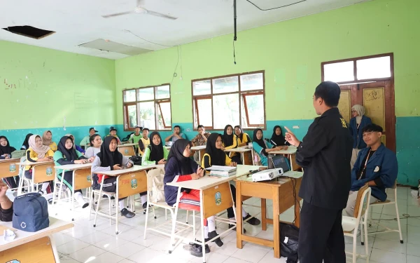 Thumbnail Berita - Mahasiswa Vokasi Unair Hidupkan Trowulan Lewat Lensa dan Sejarah, Ajak Gen Z Jadi Duta Wisata Majapahit