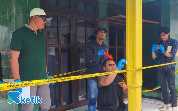 Thumbnail Berita - Polres Batu Olah TKP Perampokan Tewaskan Nenek di Pujon Kidul