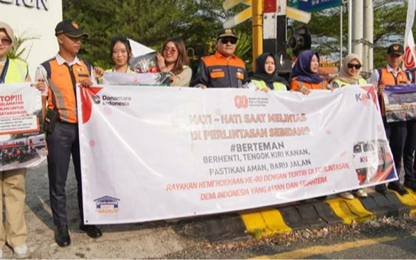 Thumbnail Berita - Sambut HUT ke-80 RI, KAI Daop 7 Madiun Gelar Sosialisasi Keselamatan Perjalanan KA