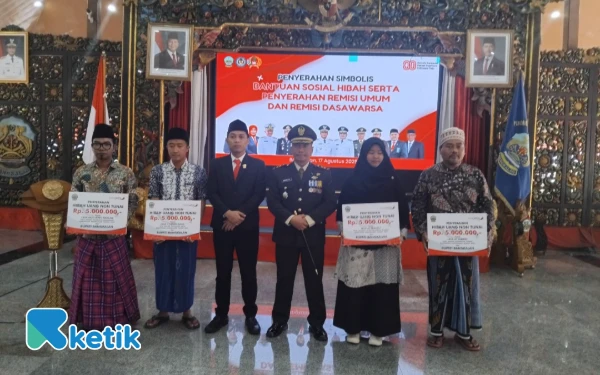 Thumbnail Berita - Pemkab Bangkalan Salurkan Bantuan Sosial Senilai Rp636 Juta pada Momen HUT Ke-80 RI