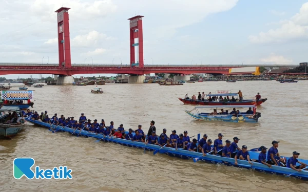 Thumbnail Berita - Suasana Riuh di Sungai Musi Palembang, Festival Bidar 2025 Jadi Hiburan Rakyat Terbesar