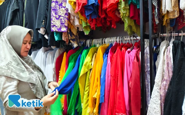 Thumbnail Berita - Berkah Penyewaan Baju Adat saat Agustus, Kenaikan hingga 50 Persen