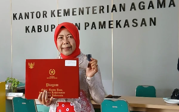 Thumbnail Berita - 3 Dekade Mengabdi, Relawan Kebencanaan Chandra Kirana Raih Satyalancana Karya Satya dari Presiden