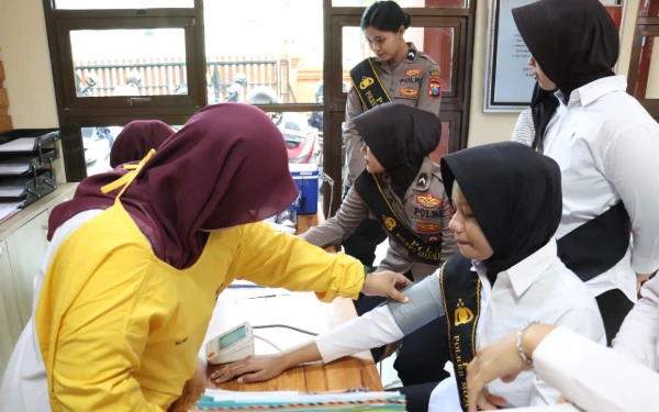 Thumbnail Setetes Darah untuk Kemanusiaan, Polwan Mojokerto Gelar Donor Darah di HUT ke-77
