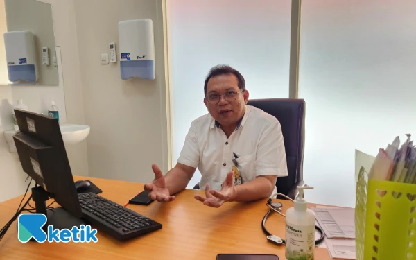 Thumbnail Berita - Ahli Jantung RSSA Malang dr Budi Satrijo, Sosok Humble Suka Berbahasa Jawa agar Pasien Paham Istilah Medis