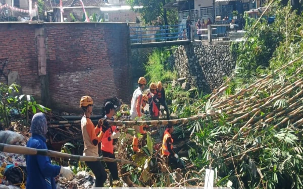Thumbnail Berita - 11 Rumah Rusak Akibat Hujan Deras Disertai Angin Kencang di Kota Batu