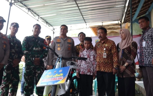 Thumbnail Berita - Kasus Pembunuhan di Warungpring Pemalang, Kapolres Beri Dukungan Anak Korban