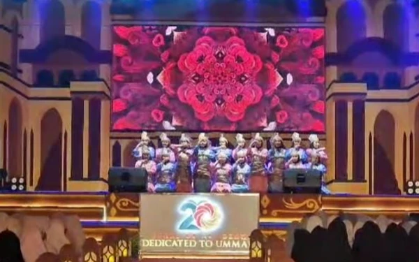 ‎Ribuan Santri Meriahkan Fresh 2025 IIBS Al Izzah Kota Batu