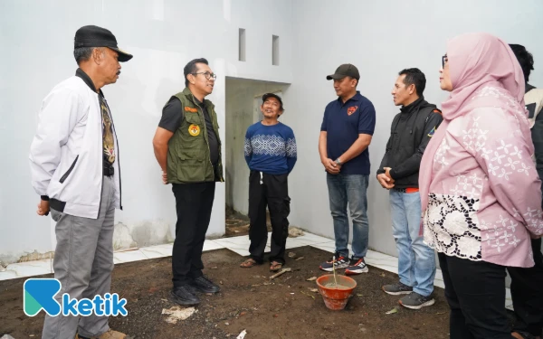 Thumbnail Berita - Wali Kota Batu Pastikan Korban Angin Kencang Segera Dapat Bantuan   ‎