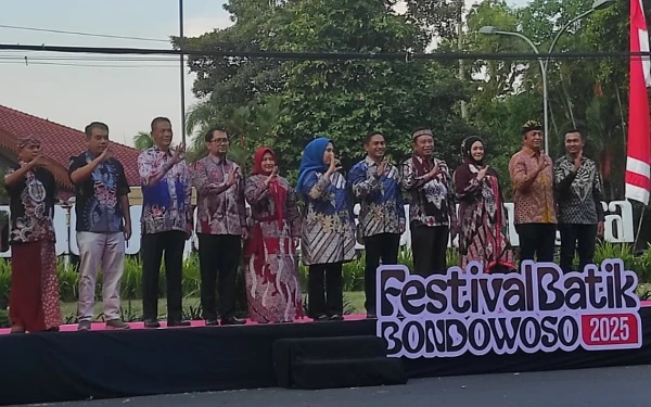 Festival Batik Bondowoso 2025 Resmi Dibuka, Angkat Martabat Batik Lokal ke Panggung Nasional