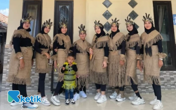 Thumbnail Berita - Angkat Budaya Lokal dan Nasional, Desa Gili Anyar Raih Juara Pertama Lomba Karnaval Umum