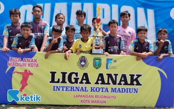 Thumbnail Berita - Liga Anak Kota Madiun Ditutup, Ambassador KU-13 Rebut Posisi 3
