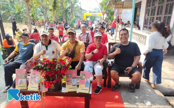 Thumbnail Berita - Istimewa! Warga Dusun Pojok Sambirejo Madiun Gelar Jalan Santai Meriahkan HUT Ke-80 RI