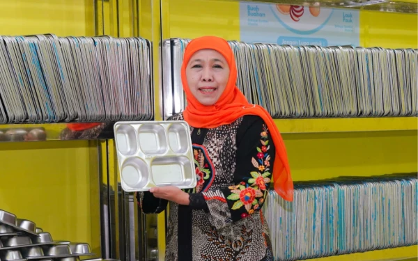 Thumbnail Berita - Genjot Program Makan Bergizi Gratis, Khofifah Targetkan 10,5 Juta Penerima Manfaat di Jatim