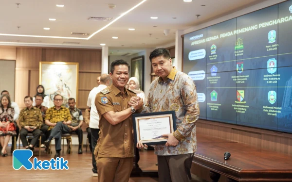 Dukung Program 3 Juta Rumah, Menteri PKP Beri Penghargaan Bupati Bandung