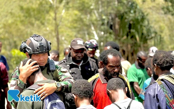 Satgas Yonif 511 Dampingi Warga Malagai Papua di Tengah Duka Kepergian Tokoh Adat