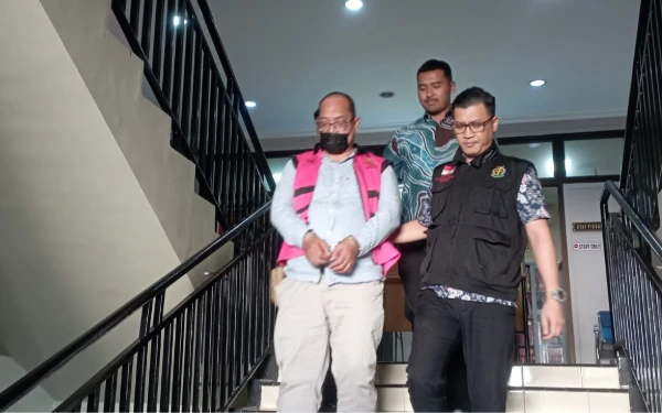 Kejari Surabaya Tahan Tersangka Korupsi Aset PT KAI, Negara Rugi Rp4,7 Miliar