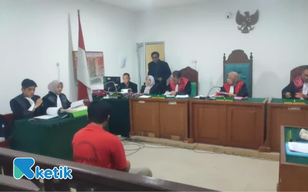 Thumbnail Berita - Kurir 15 Kg Sabu dan 42 Ribu Ekstasi Dituntut Hukuman Mati di PN Palembang