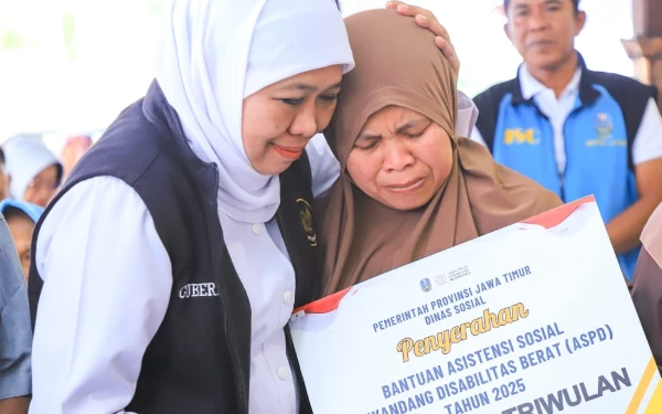 Gubernur Khofifah Salurkan Rp5,7 Miliar, Penguat Sosial Ekonomi Masyarakat Blitar