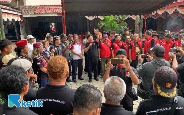 Thumbnail Berita - Heboh! Guntur Wahono Berangkatkan Ratusan Jawara Tiban ‘Serbu’ Trenggalek