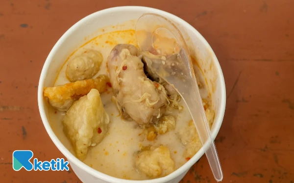 Thumbnail Berita - Pecinta Camilan Tradisional? Rasakan Gurih dan Kenyalnya Cireng Kuah Sembilan Varian