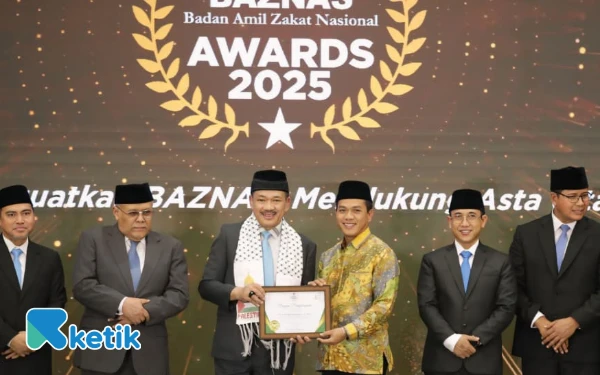 Thumbnail Berita - Berhasil Tingkatkan Penghimpunan ZIS, Bupati Bandung Kang DS Terima Baznas Award