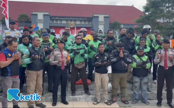 Thumbnail Berita - Ojol Kota Batu Gelar Aksi Solidaritas untuk Affan Kurniawan yang  Tewas Dilindas Rantis Brimob