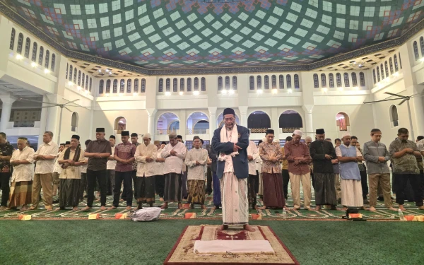 Thumbnail Duka Mendalam Khofifah Untuk Alm Affan! Malam Ini Salat Gaib di Masjid Al Akbar