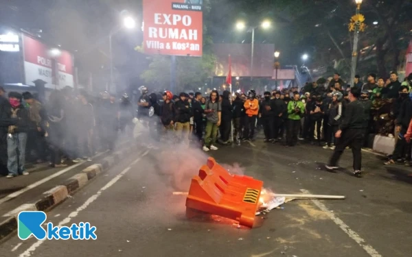 Thumbnail Massa Driver Ojol Gelar Aksi Solidaritas di Depan Polresta Malang Kota