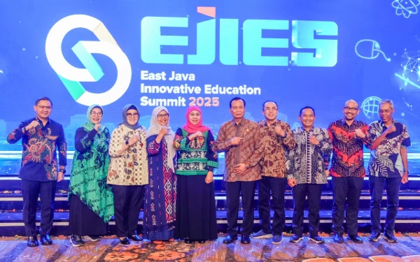 Thumbnail Berita - EJIES 2025! Gubernur Khofifah Apresiasi Inovasi Insan Pendidikan Jatim