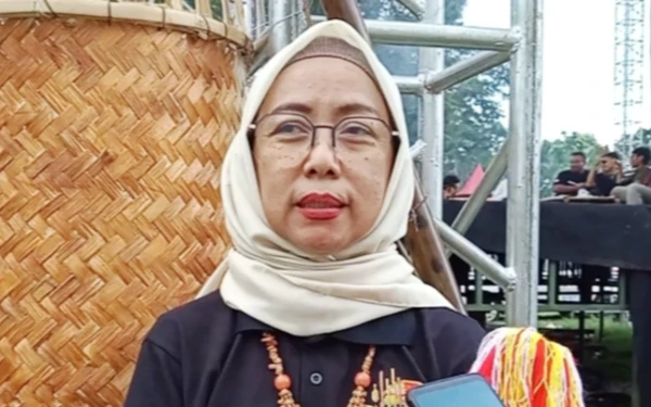 Thumbnail Berita - Festival Kirab Budaya Slumpring 2025, Ketua Dekranasda Pemalang: Penggerak Ekonomi Masyarakat Desa
