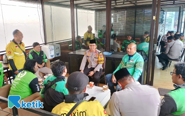 Thumbnail Berita - Solidaritas Ojol Kota Batu, Doa Bersama Peringati Tujuh Hari Kematian Affan Kurniawan