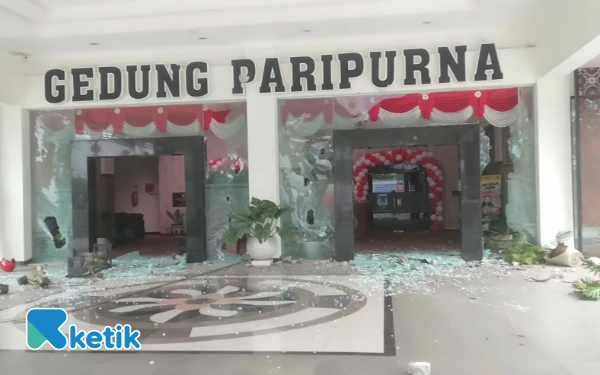 Thumbnail Berita - Chaos! Demo di Gedung DPRD Kota Madiun Ricuh