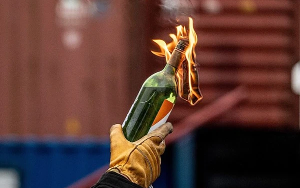 Sejarah Bom Molotov, Senjata Murah yang Jadi Simbol Perlawanan
