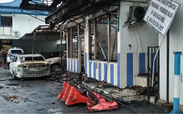 Thumbnail Berita - Aksi Anarkis Pecah di Palembang, Gedung DPRD Sumsel dan Pos Polisi Dirusak