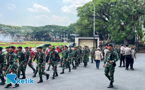 Thumbnail Berita - 1.540 Pasukan Militer Gabungan Malang Raya Mulai Penuhi Balai Kota Malang, Bersiap Hadapi Massa Aksi