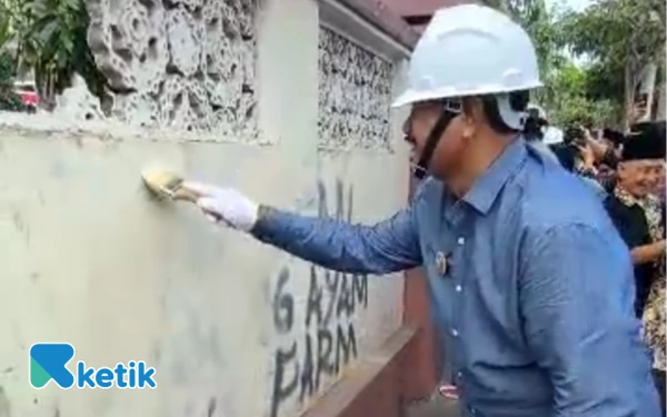 Thumbnail Berita - Usai Demo Ricuh, Gedung DPRD Kota Madiun Mulai Diperbaiki