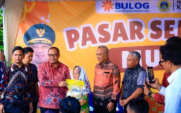 Thumbnail Berita - Tekan Inflasi dan Bantu Warga, Pemkab Gresik Gelar Pasar Murah