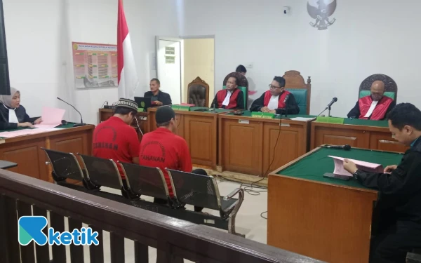 Thumbnail Berita - Ketahuan Angkut 9.000 Liter Solar Ilegal, Dua Sopir Dituntut 1 Tahun 3 Bulan