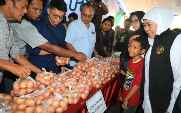 Thumbnail Berita - Gubernur Jatim: Pasar Murah Dekatkan Akses Kebutuhan Pokok Terjangkau untuk Masyarakat